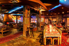 عکس سالن رستوران سنتی کوهستان